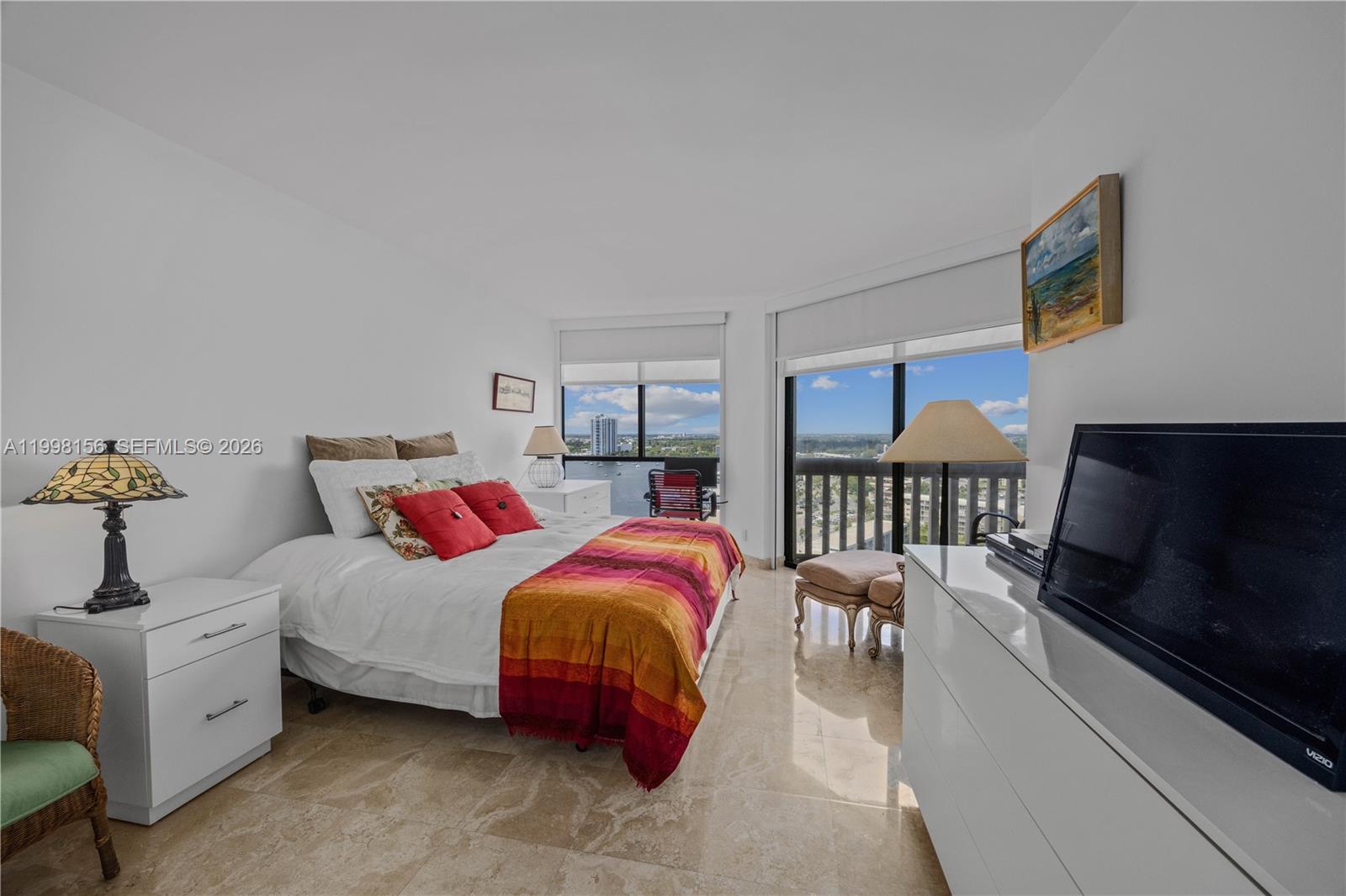 1000 W Island Boulevard