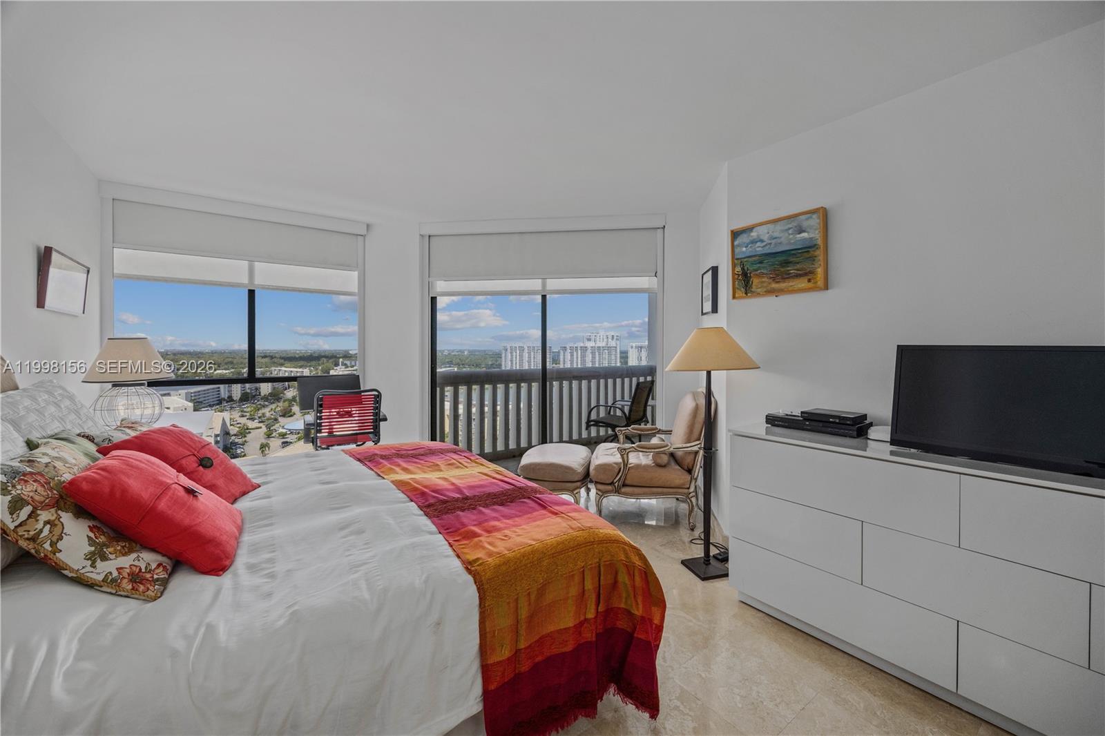 1000 W Island Boulevard