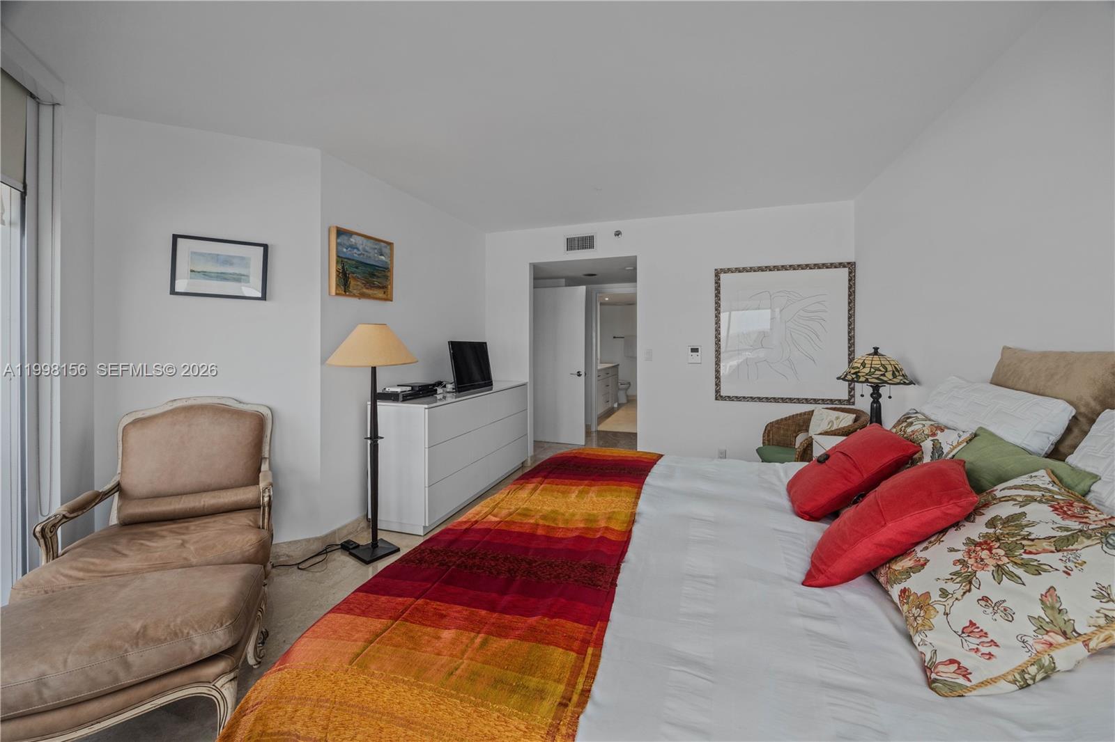 1000 W Island Boulevard