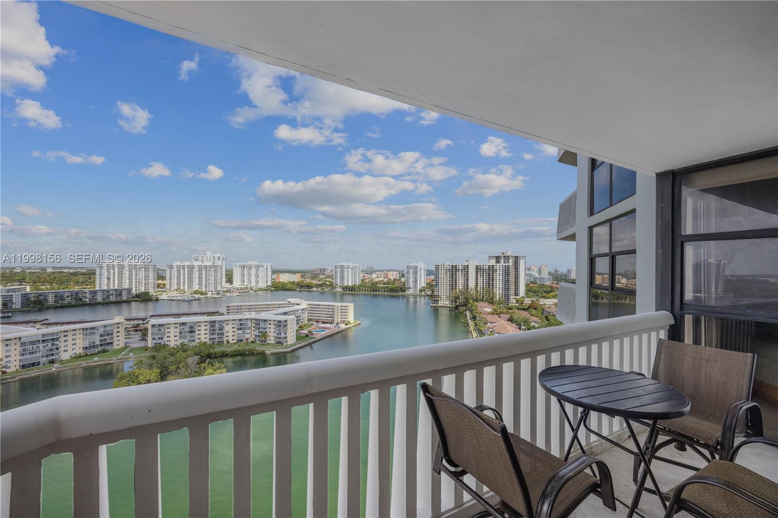 1000 W Island Boulevard