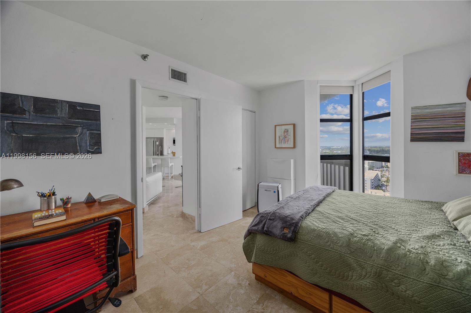 1000 W Island Boulevard