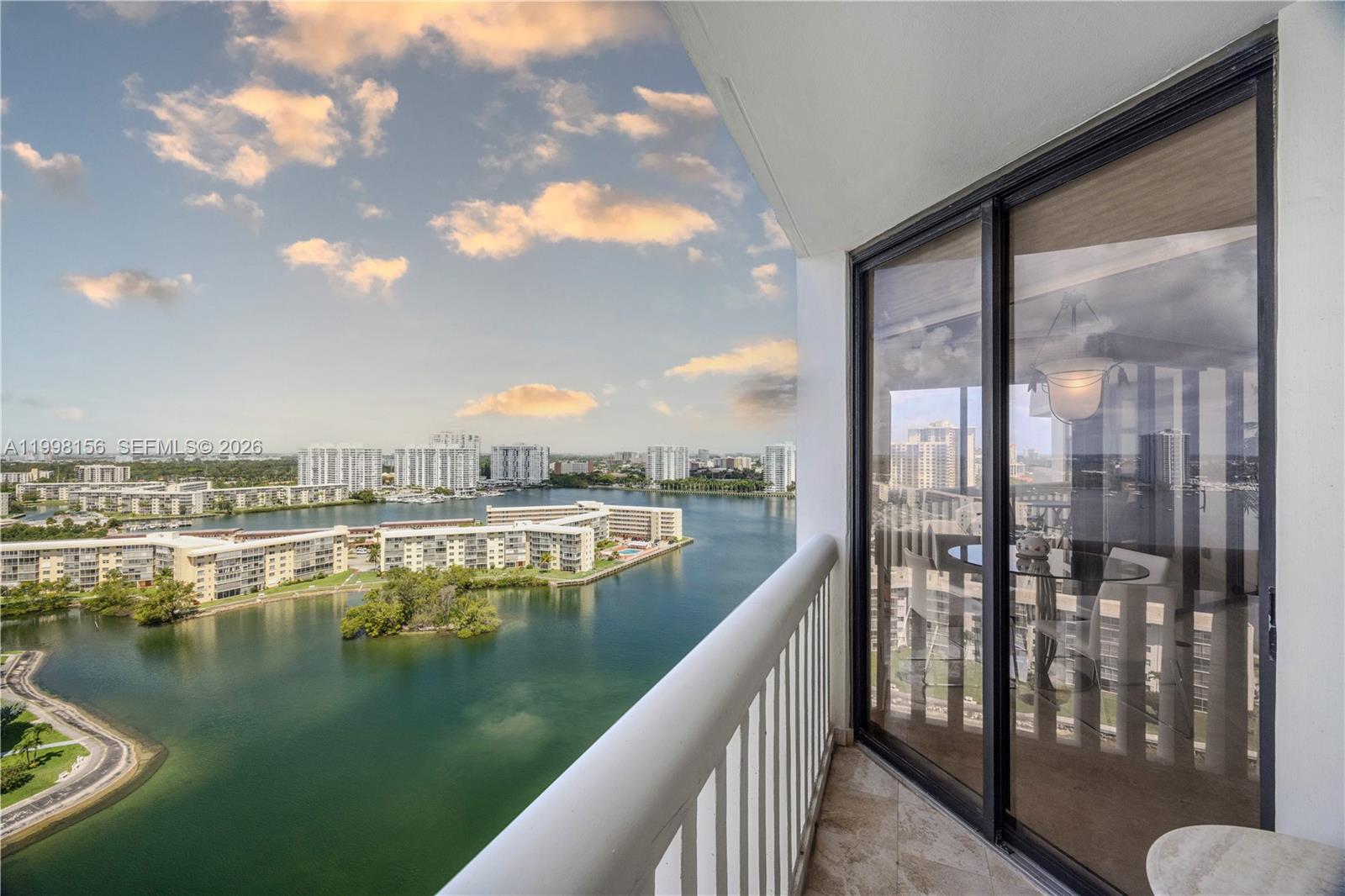 1000 W Island Boulevard