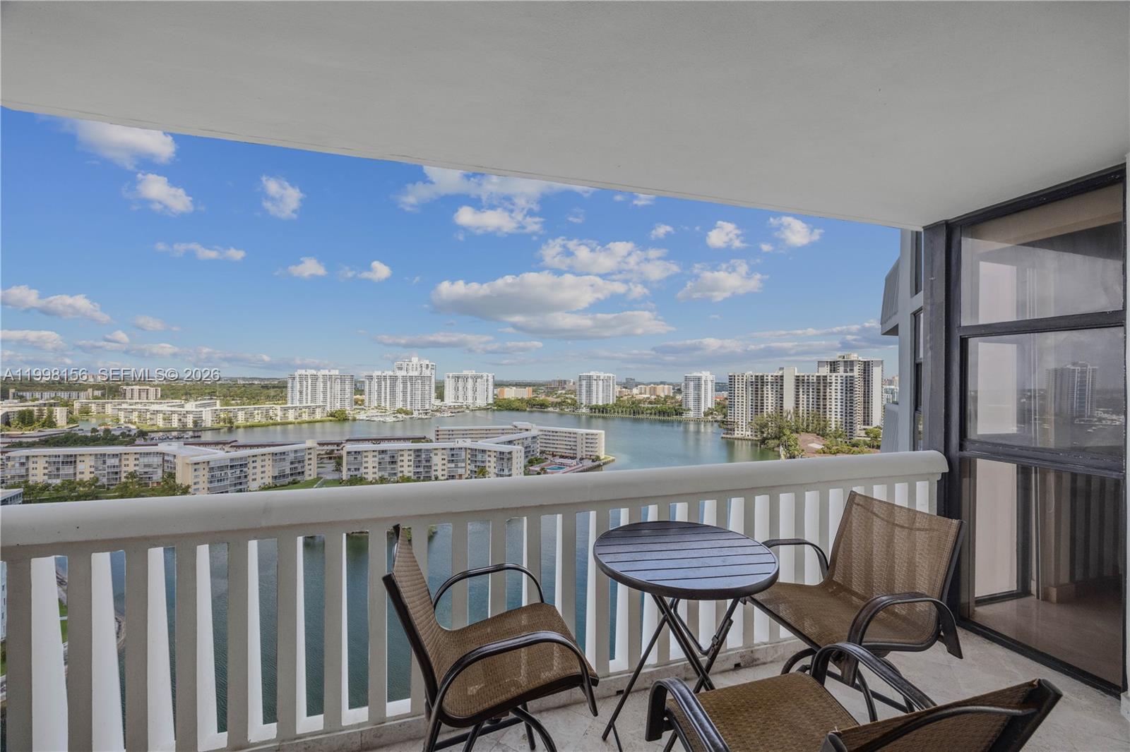 1000 W Island Boulevard