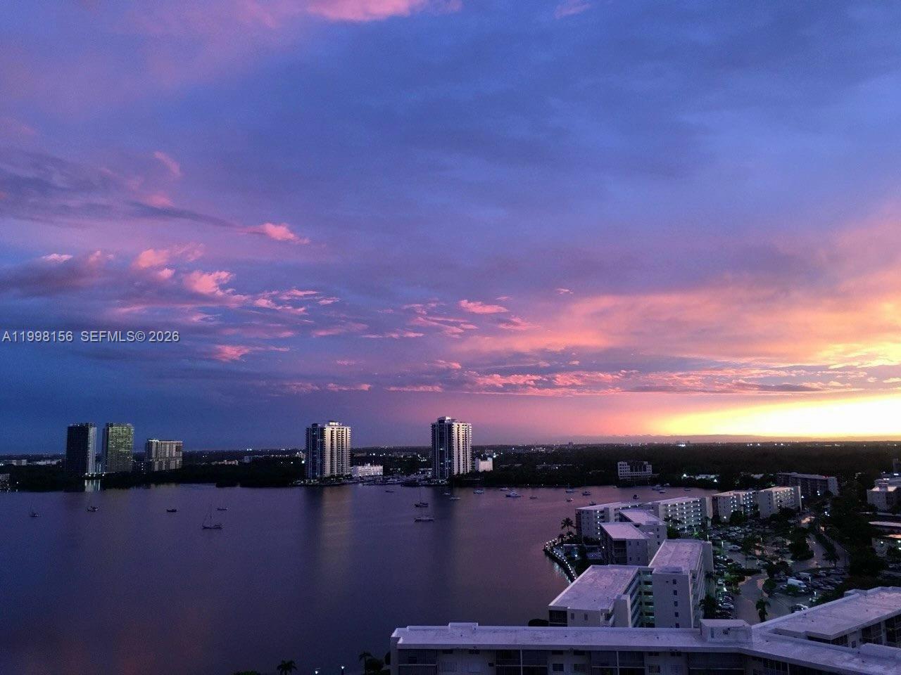 1000 W Island Boulevard