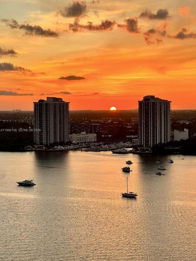 1000 W Island Boulevard