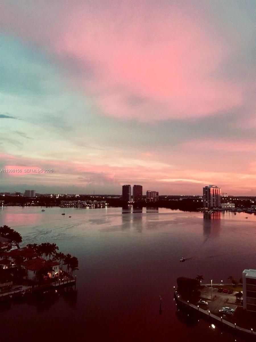 1000 W Island Boulevard