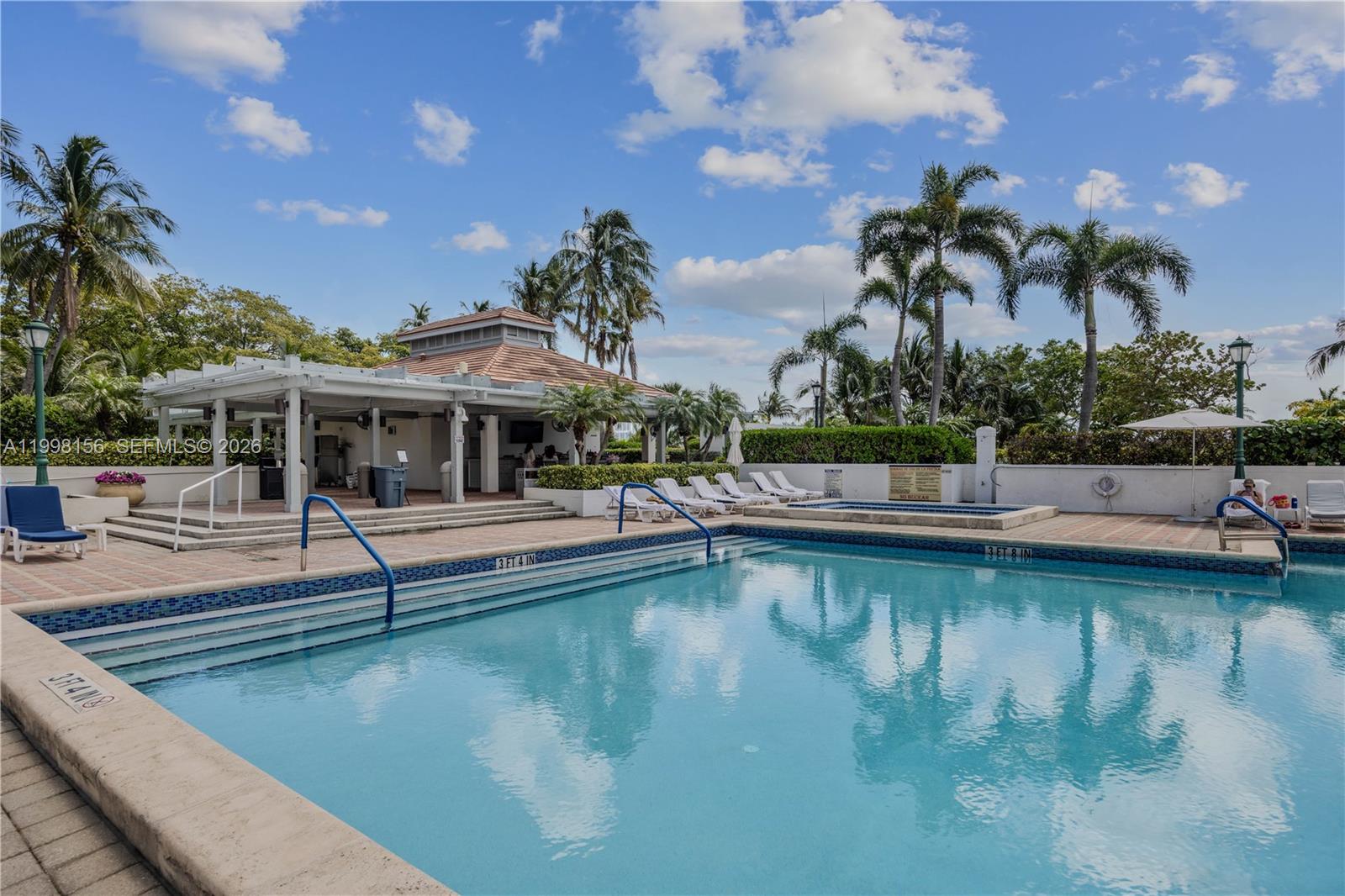 1000 W Island Boulevard