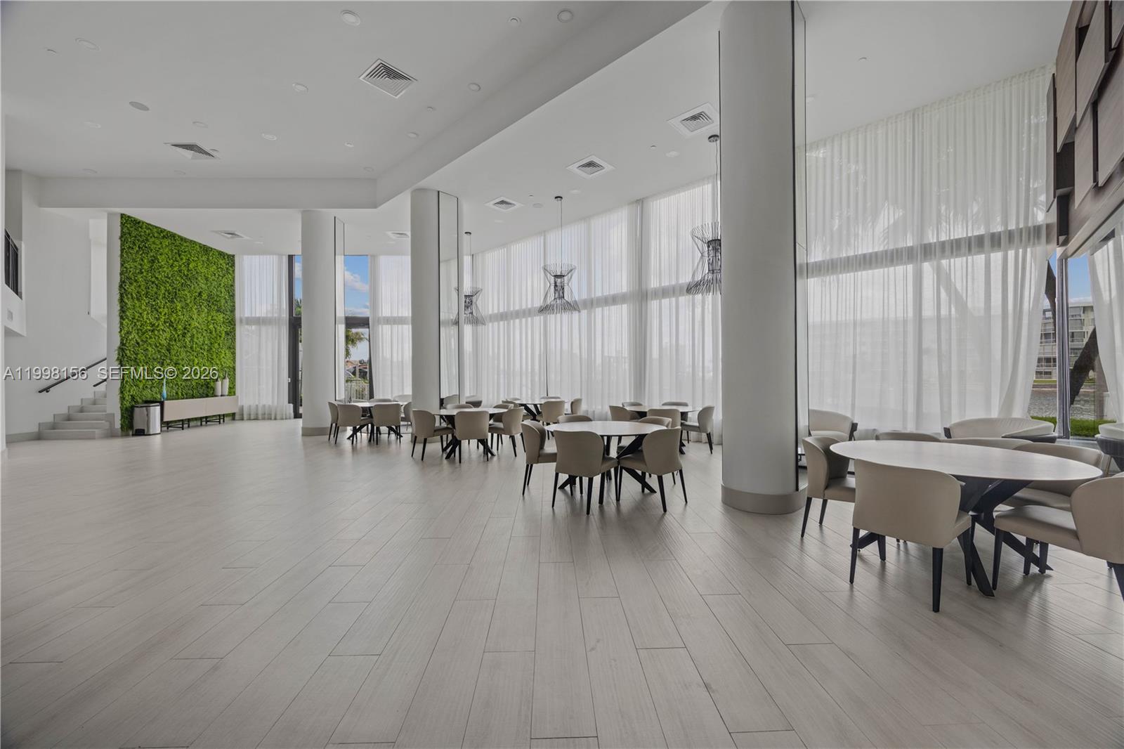 1000 W Island Boulevard