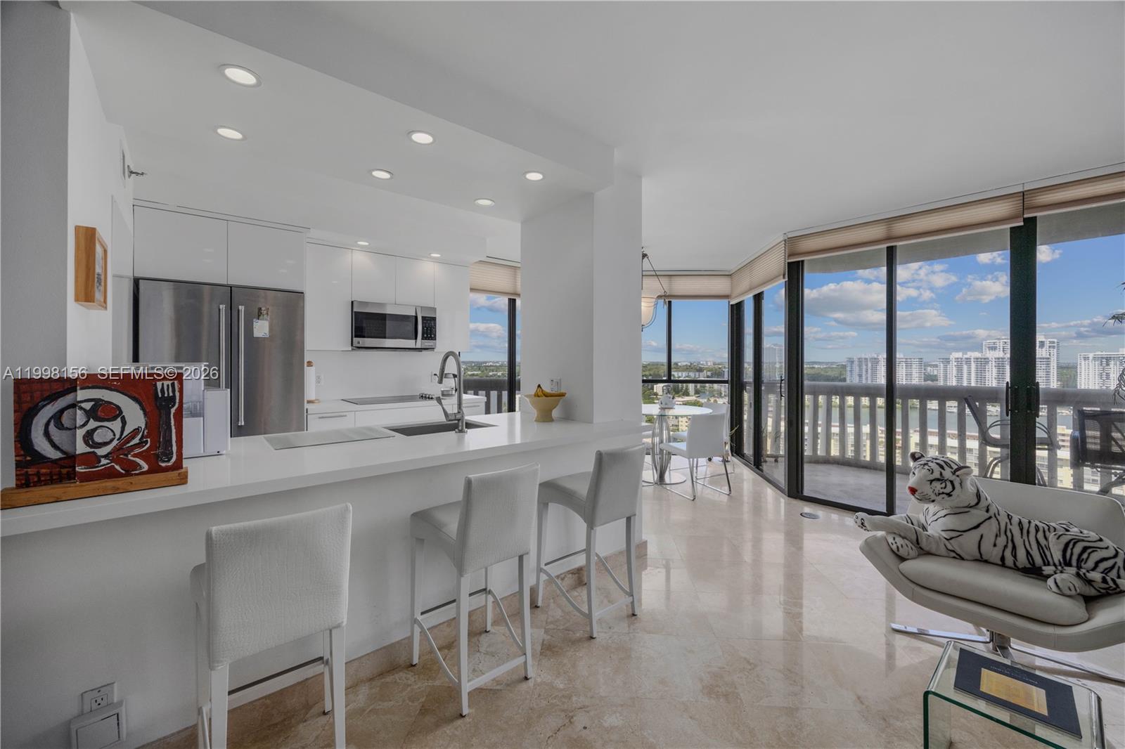 1000 W Island Boulevard