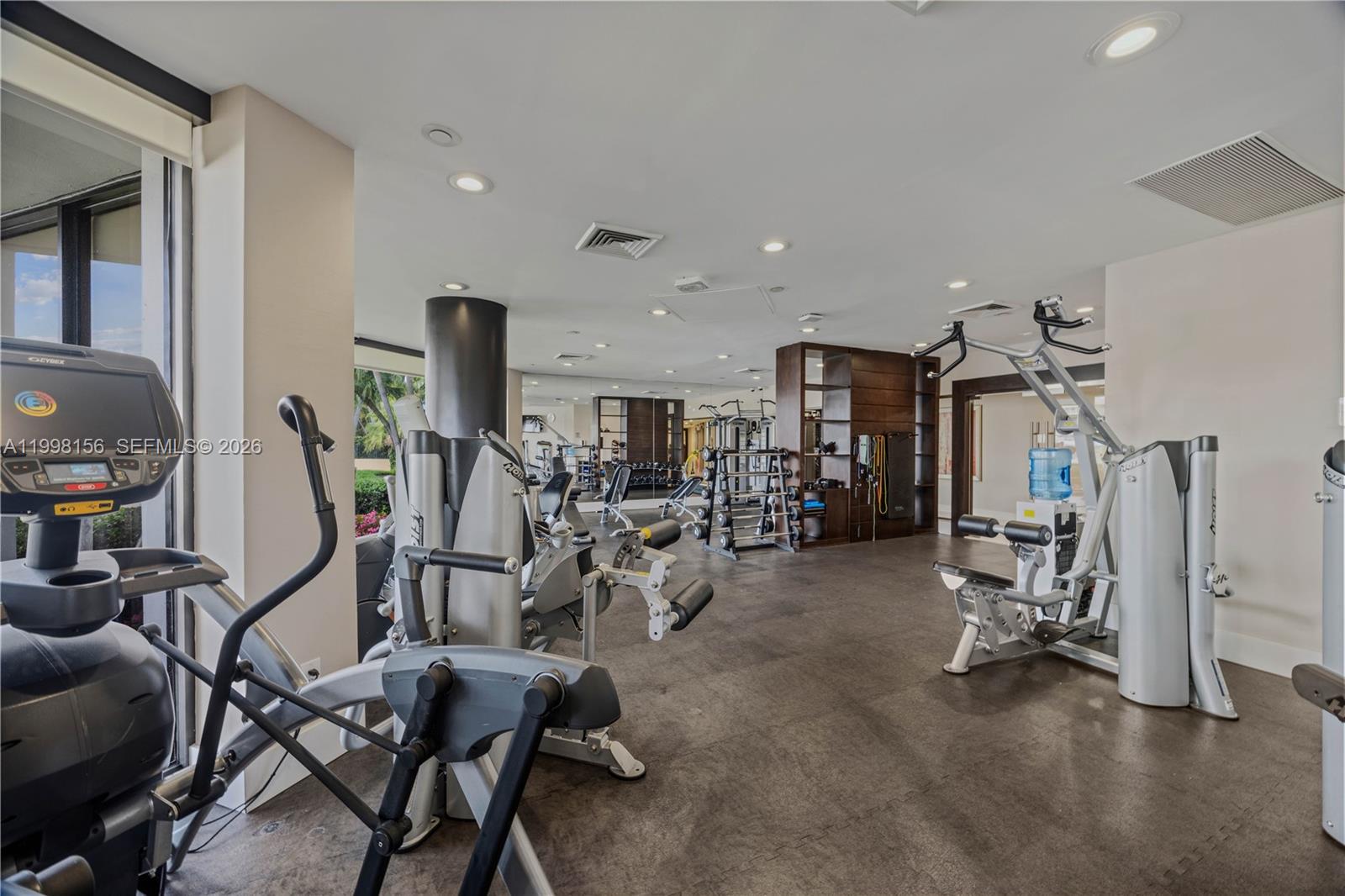 1000 W Island Boulevard