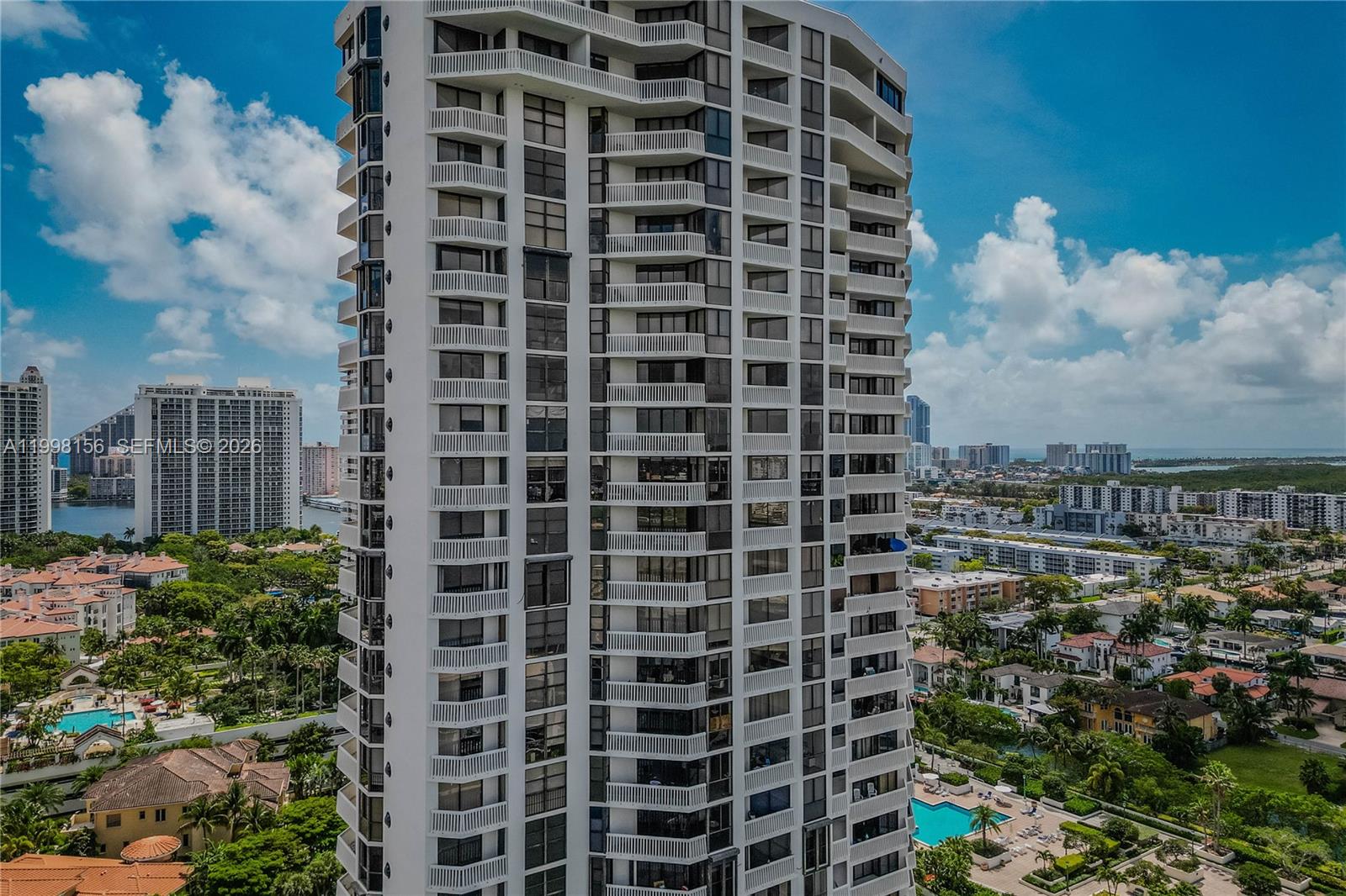 1000 W Island Boulevard