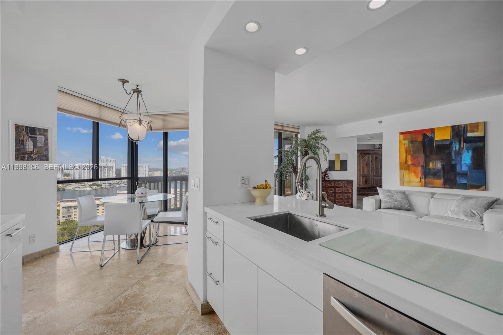 1000 W Island Boulevard