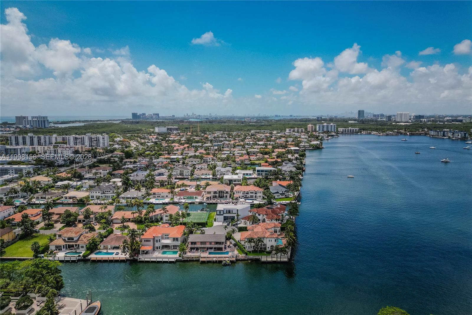 1000 W Island Boulevard