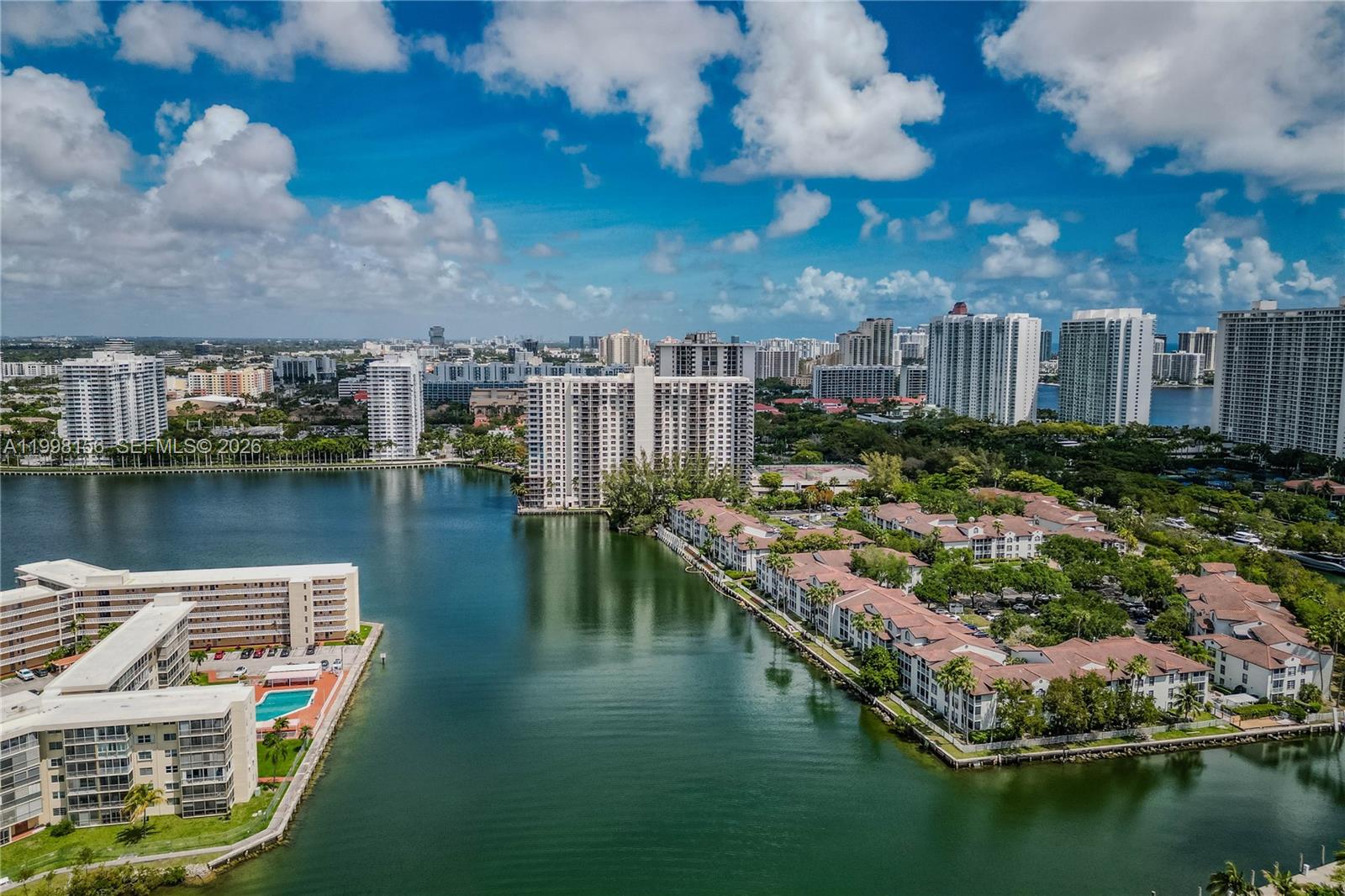 1000 W Island Boulevard