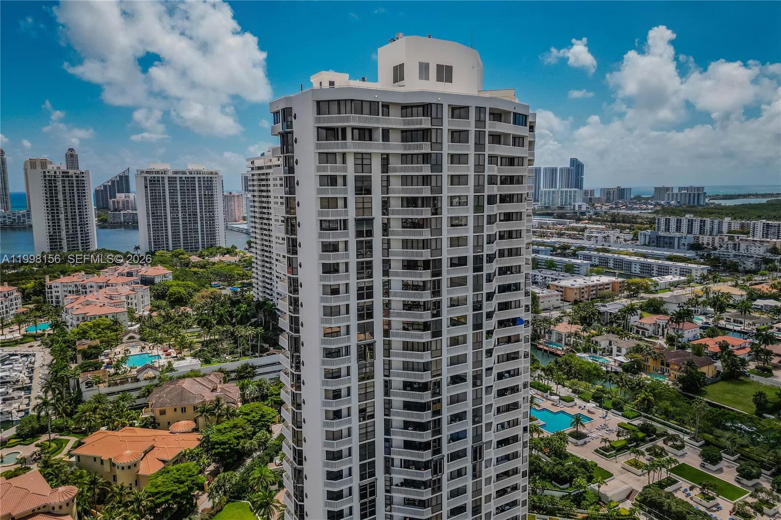 1000 W Island Boulevard