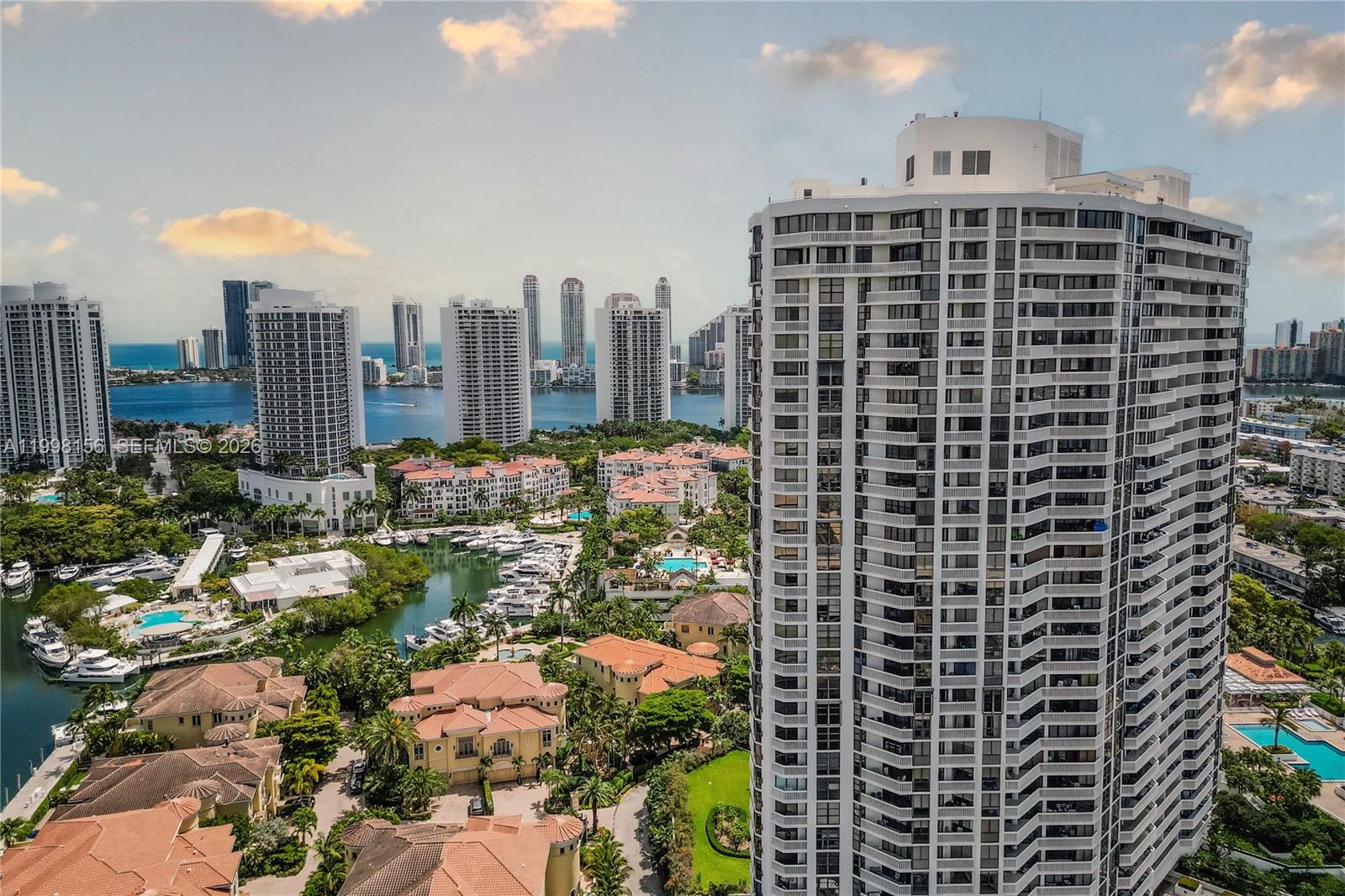 1000 W Island Boulevard