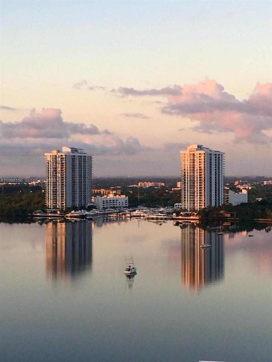 1000 W Island Boulevard