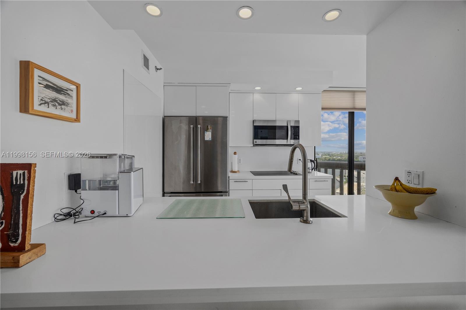 1000 W Island Boulevard