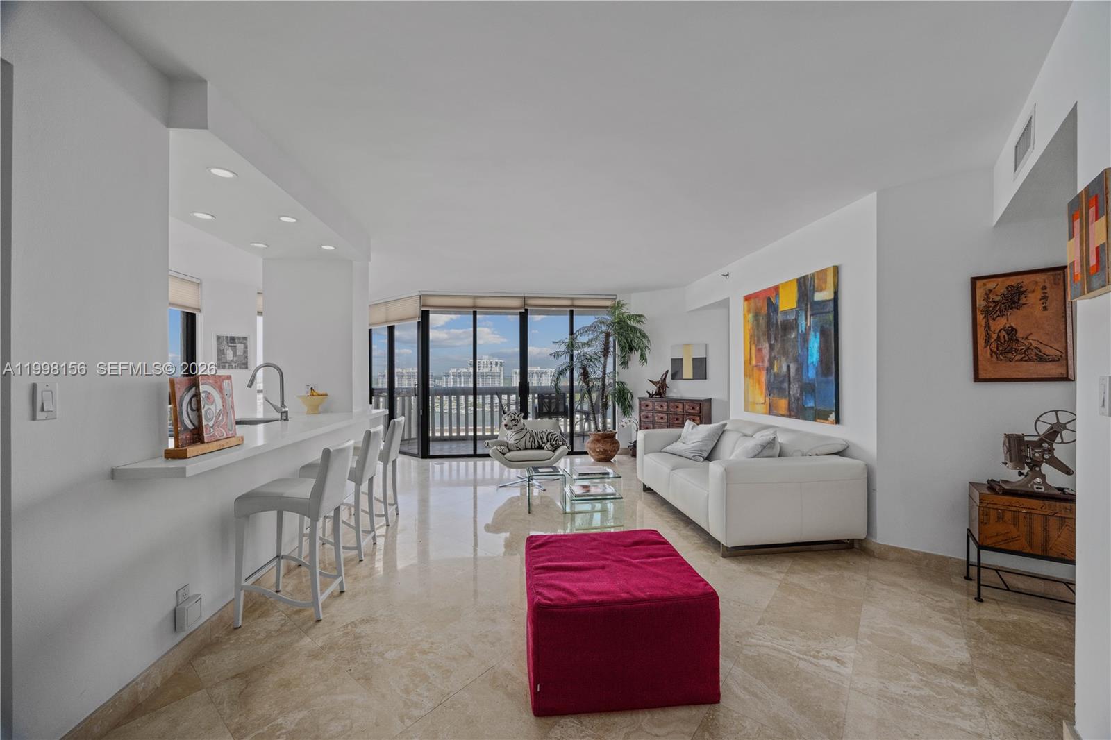 1000 W Island Boulevard
