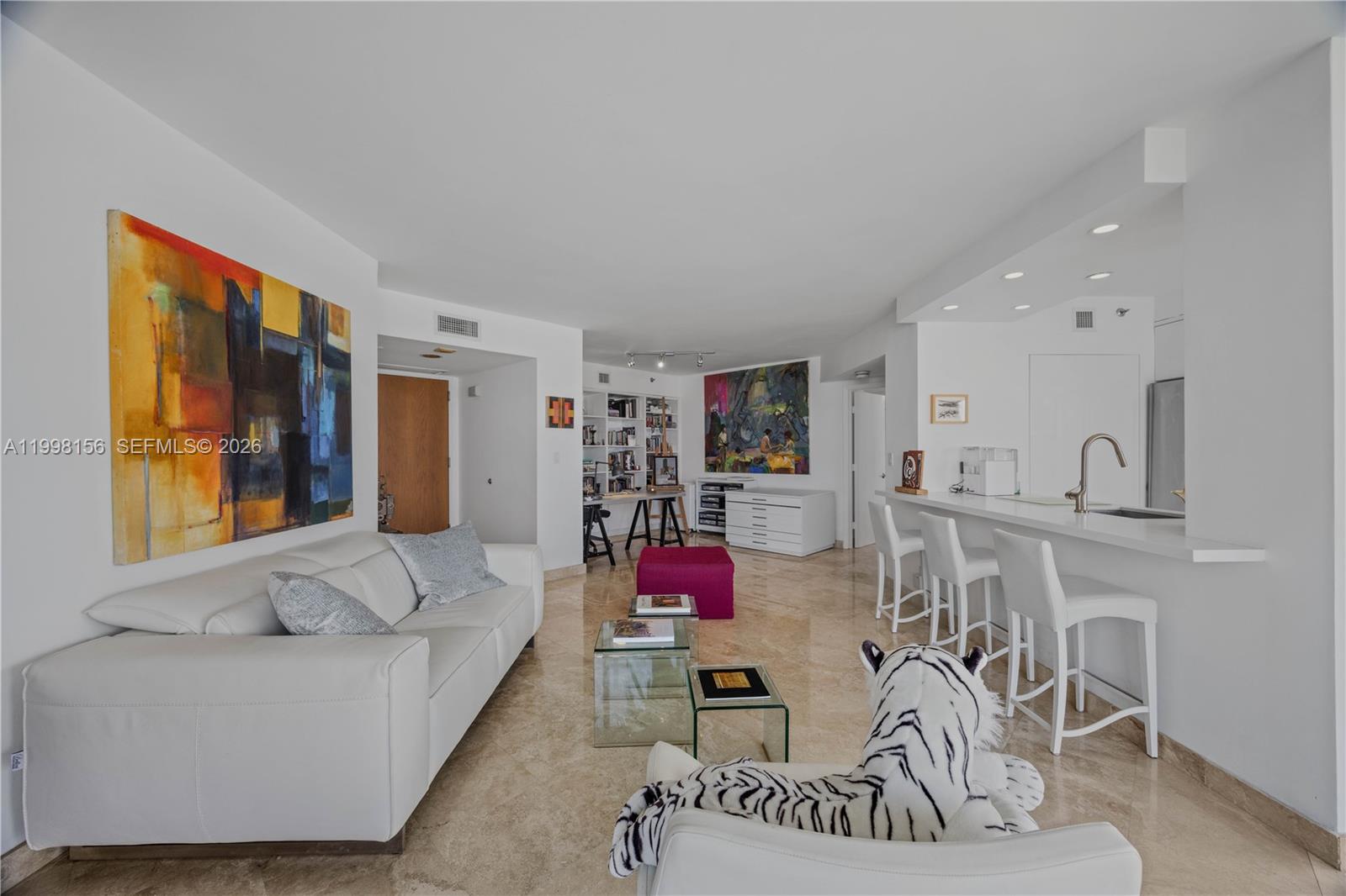 1000 W Island Boulevard