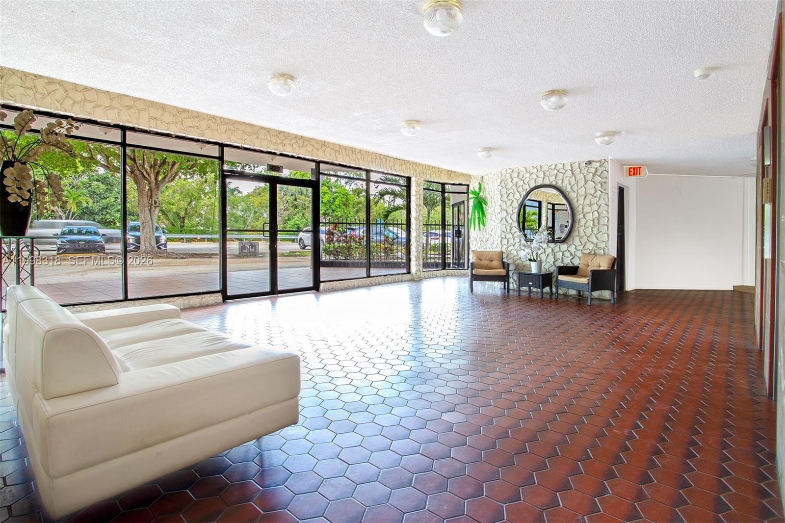 9682 Fontainebleau Boulevard