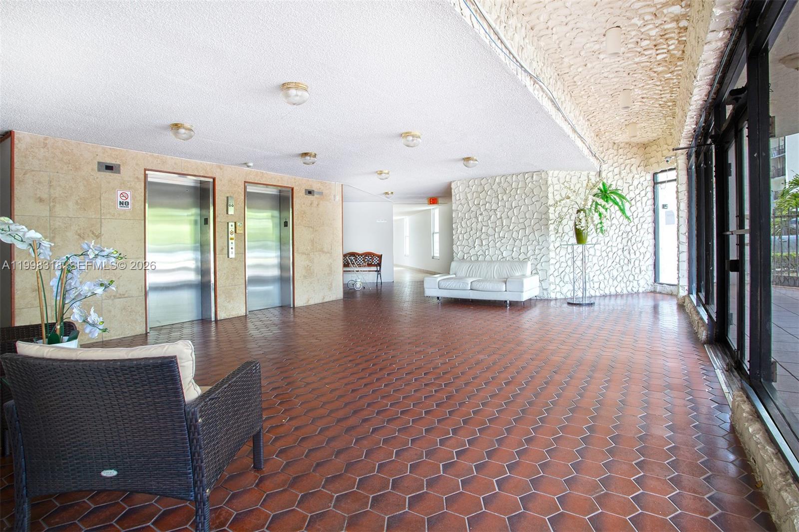 9682 Fontainebleau Boulevard