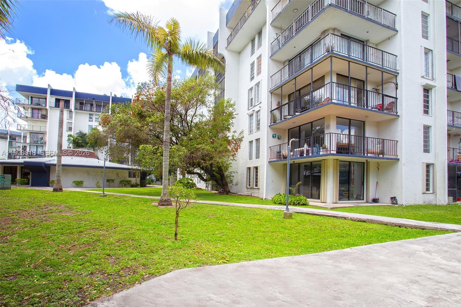 9682 Fontainebleau Boulevard