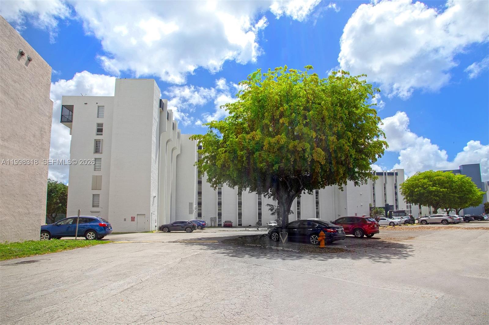 9682 Fontainebleau Boulevard