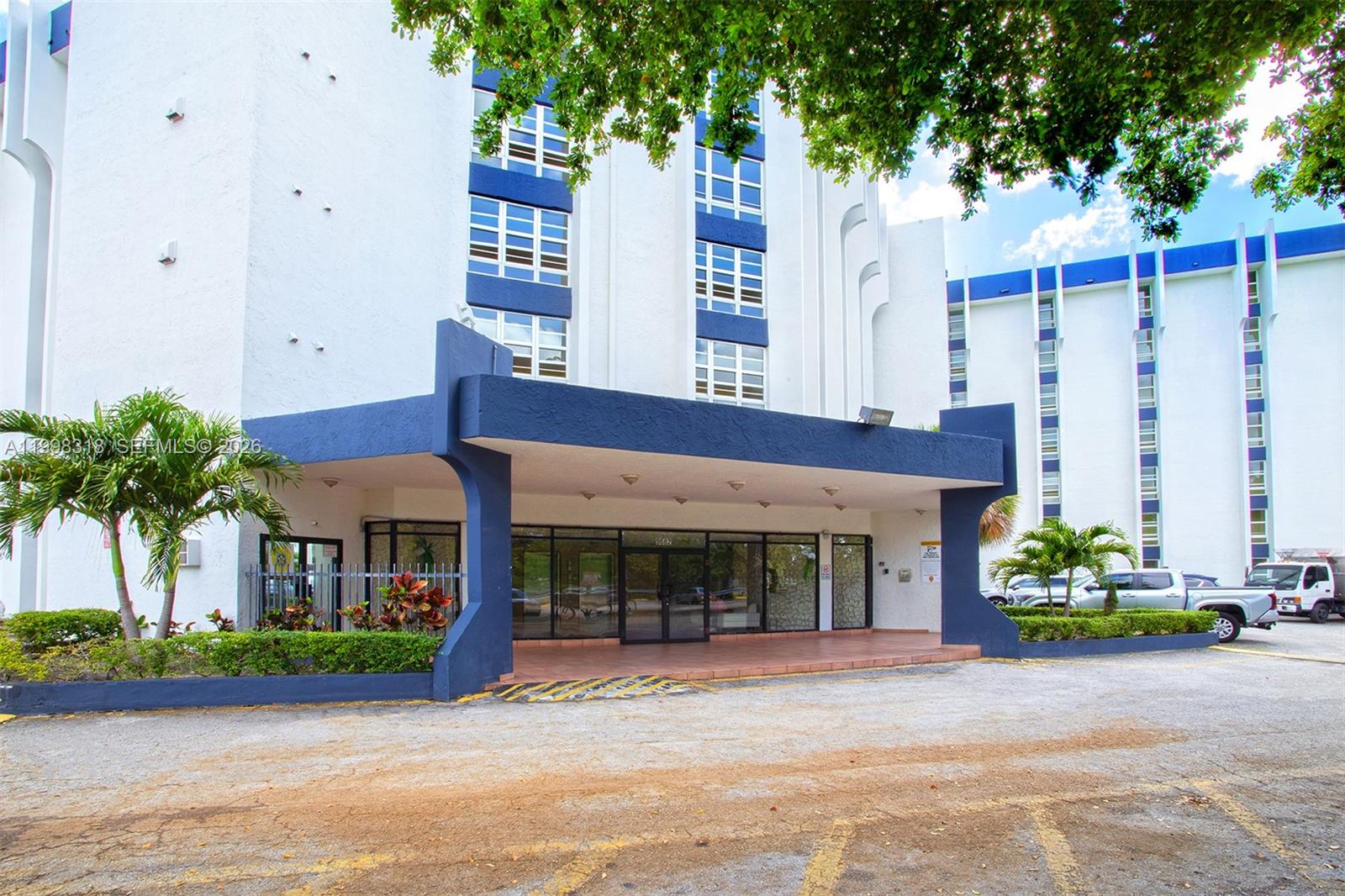 9682 Fontainebleau Boulevard