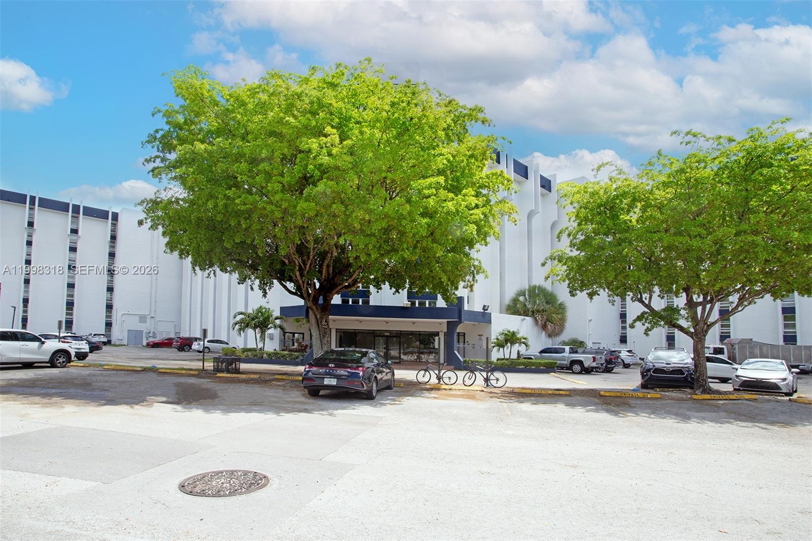 9682 Fontainebleau Boulevard