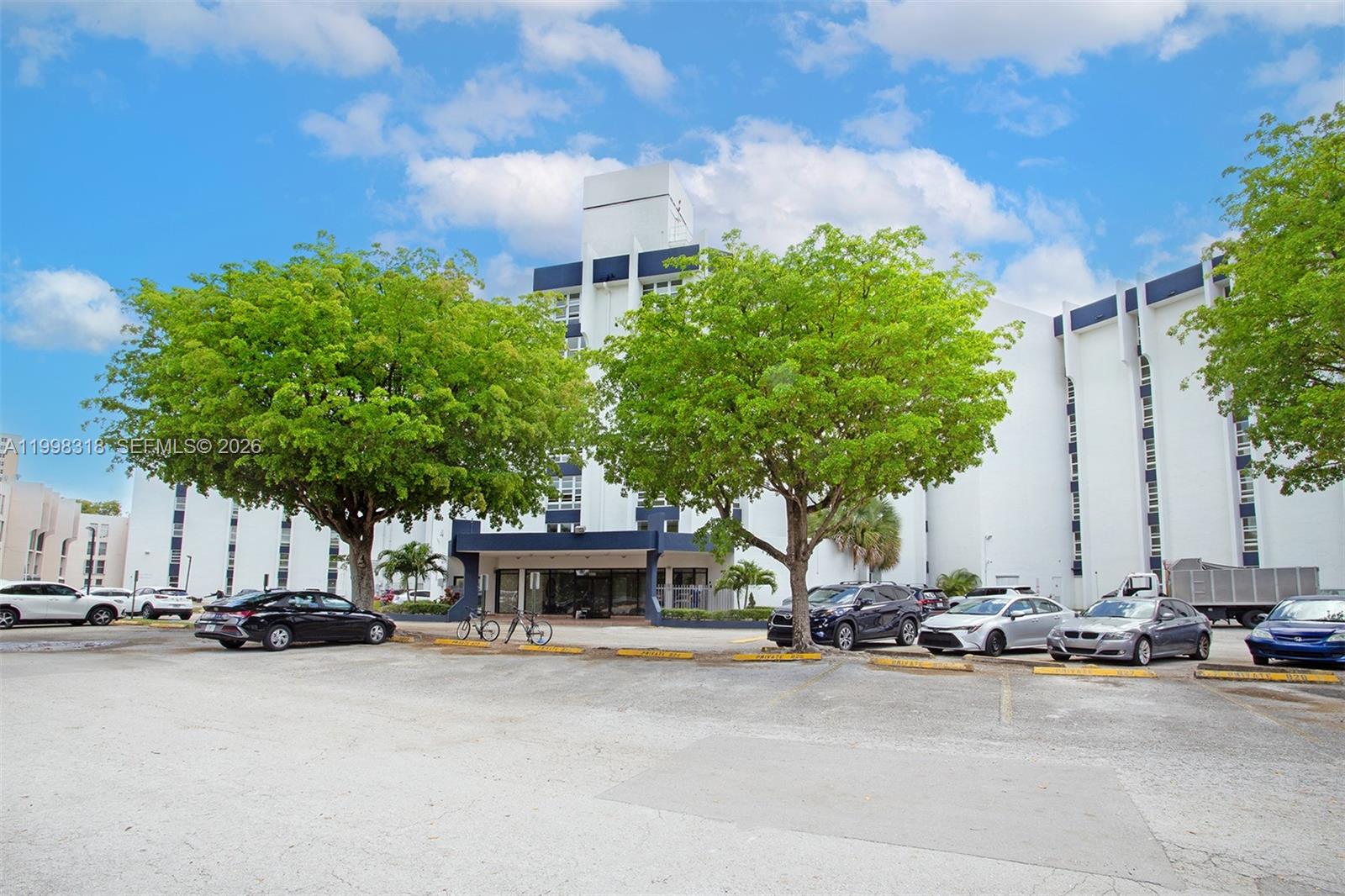 9682 Fontainebleau Boulevard