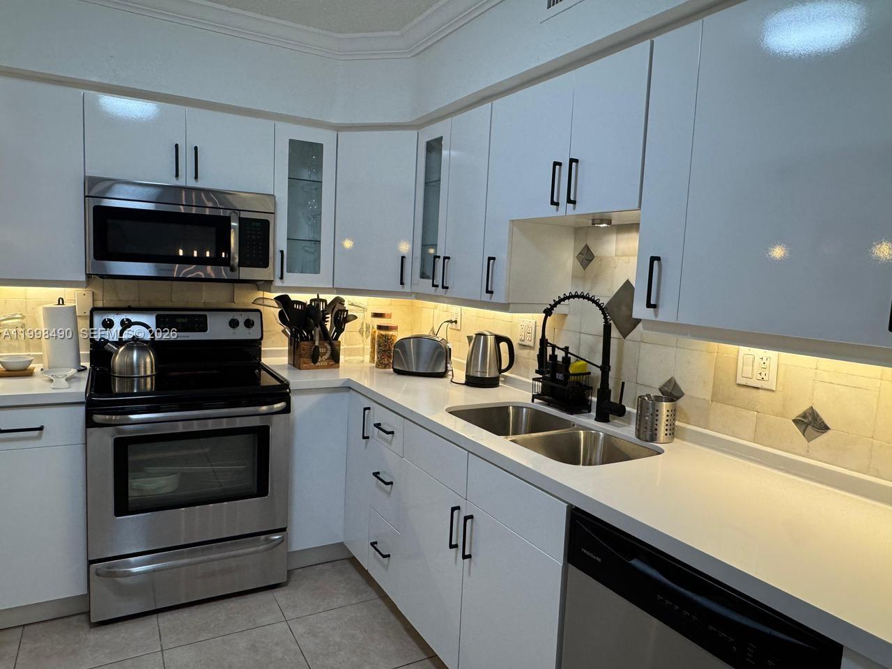 3600 Mystic Pointe Drive