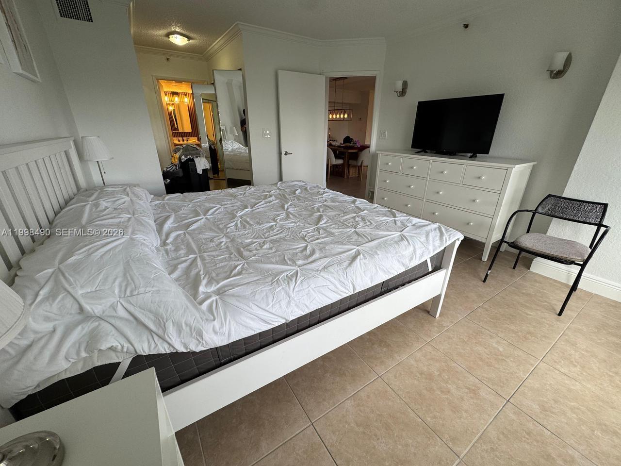 3600 Mystic Pointe Drive