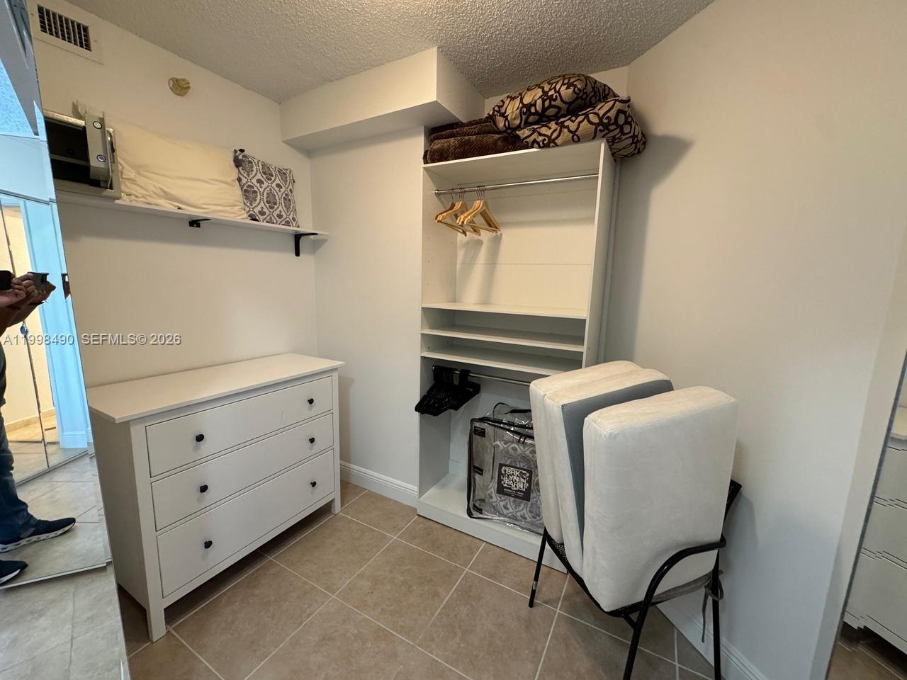 3600 Mystic Pointe Drive