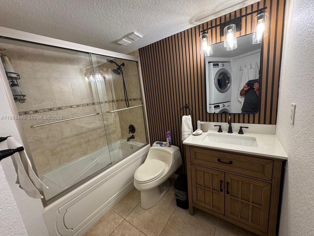 3600 Mystic Pointe Drive
