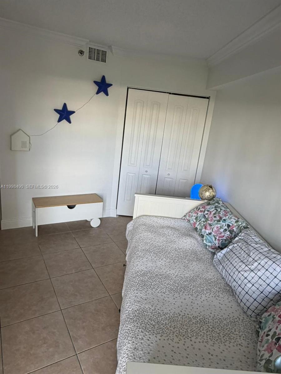 3600 Mystic Pointe Drive