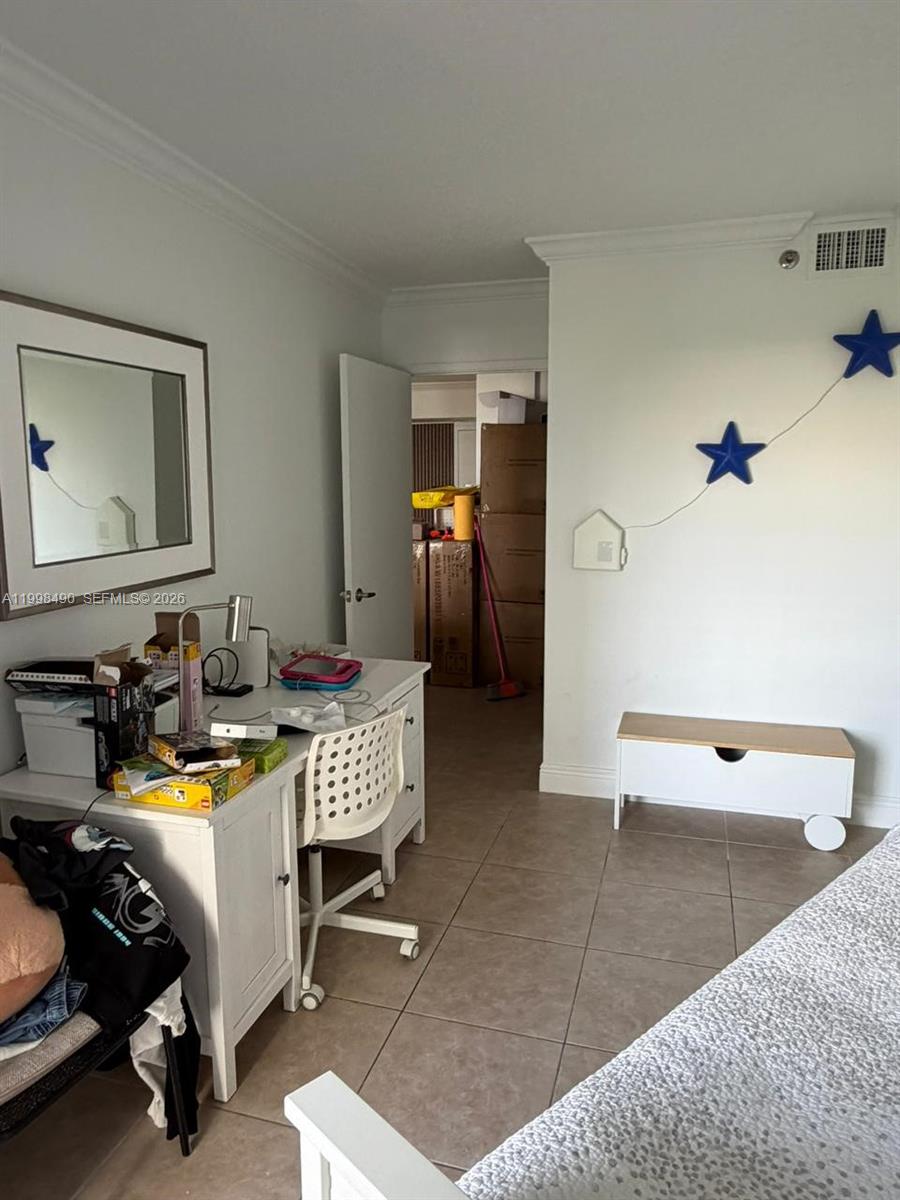 3600 Mystic Pointe Drive