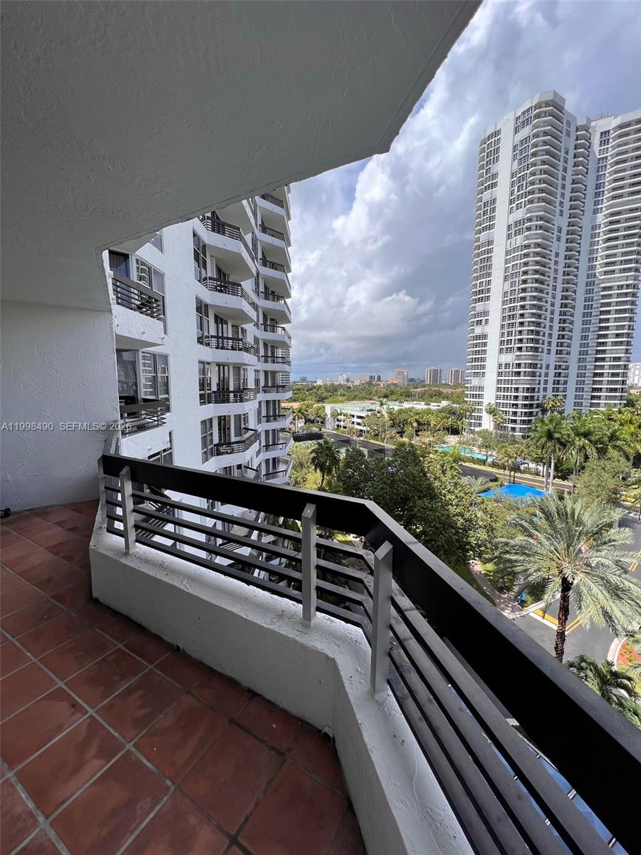3600 Mystic Pointe Drive