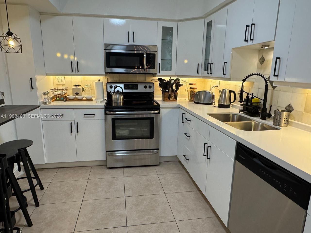 3600 Mystic Pointe Drive