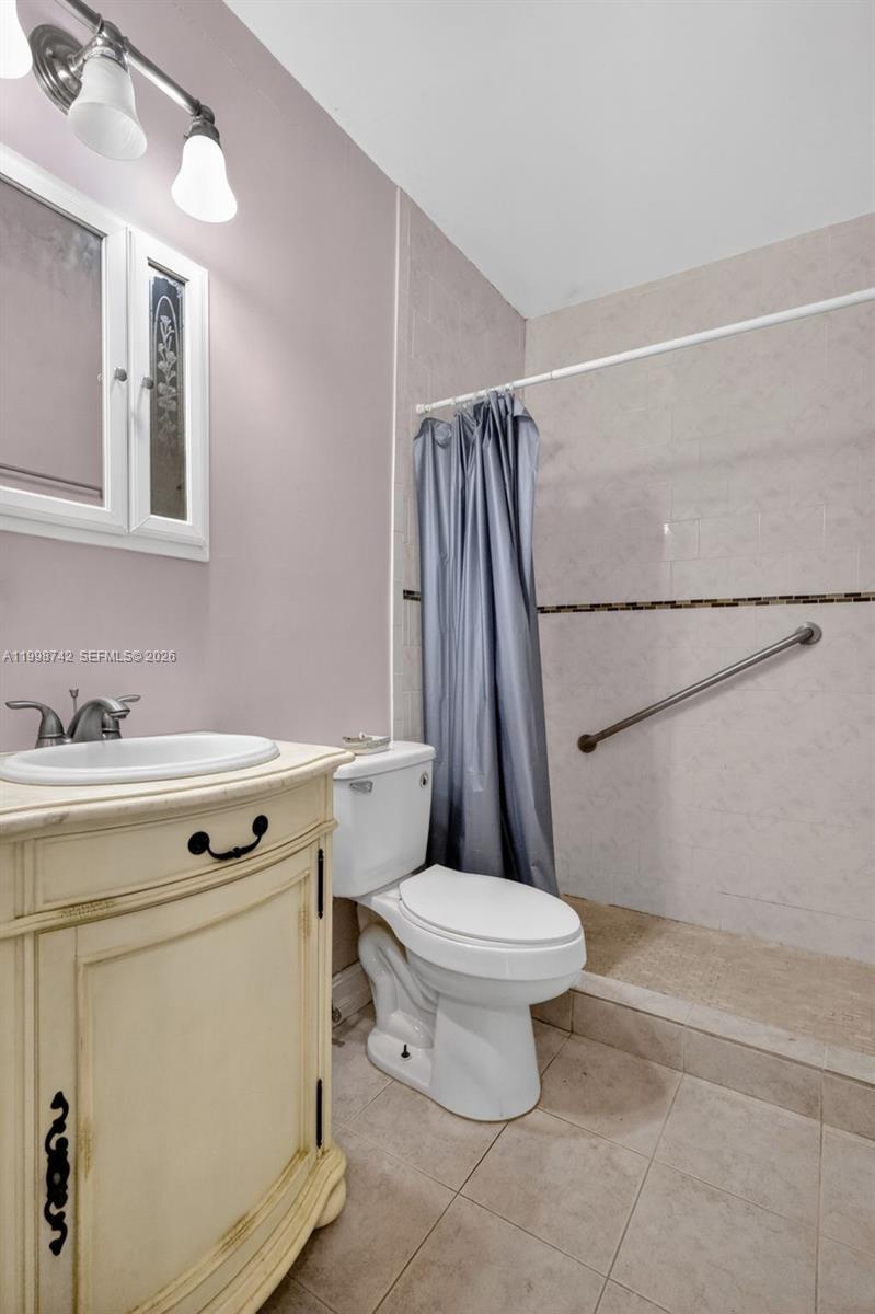 733 W 33rd Street