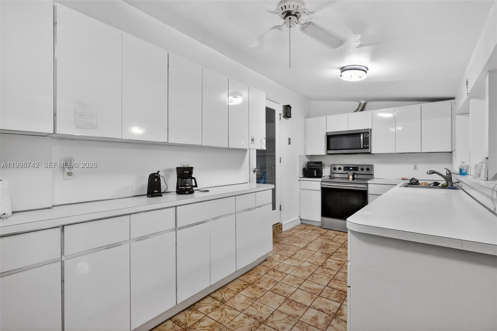 733 W 33rd Street