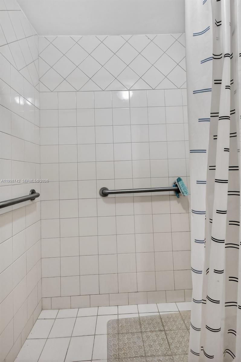 733 W 33rd Street