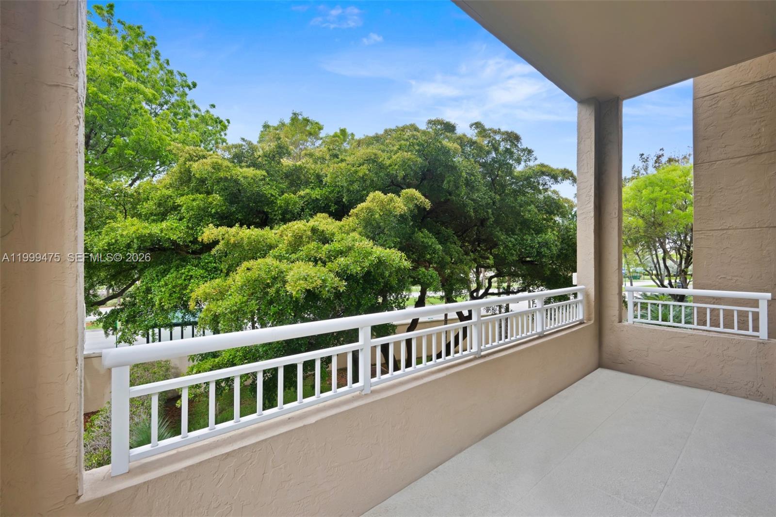 19501 W Country Club Drive