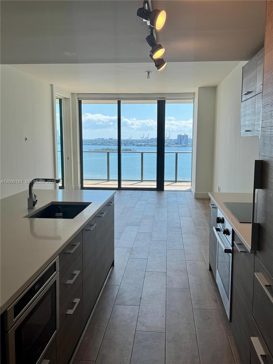 650 NE 32 Street