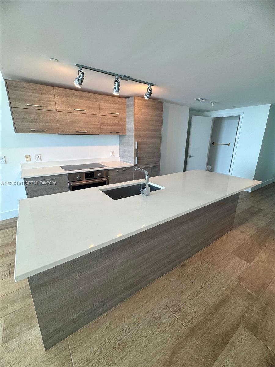 650 NE 32 Street