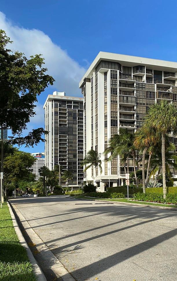 1915 Brickell Avenue