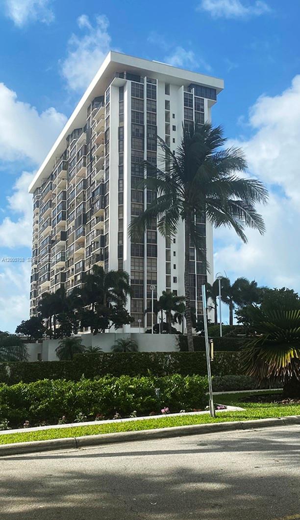 1915 Brickell Avenue