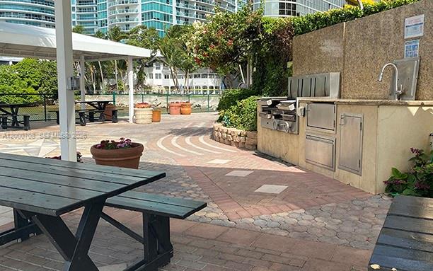 1915 Brickell Avenue