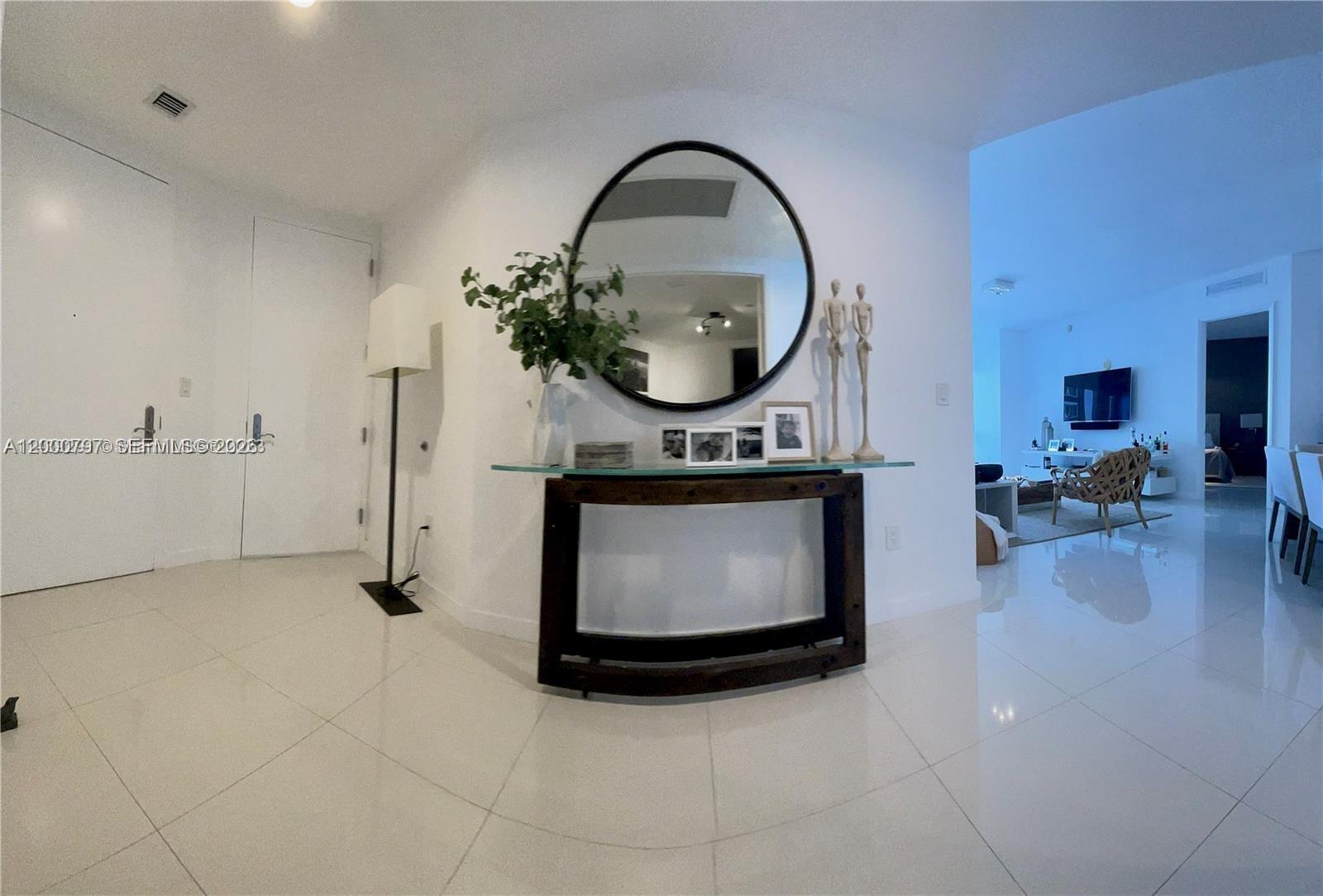 15811 Collins Avenue