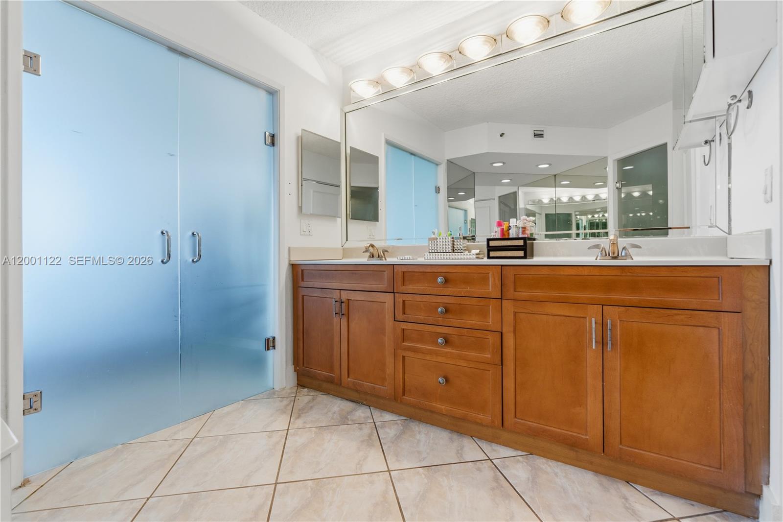 3600 Mystic Pointe Drive